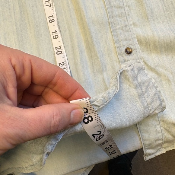 GAP Blue Relaxed Button Down light wash denim Collared shirt women's size Small - Picture 7 of 7